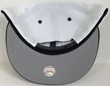 Load image into Gallery viewer, Chicago White Sox New Era 9FIFTY Adjustable Black/White Snap Back Brand New !!!
