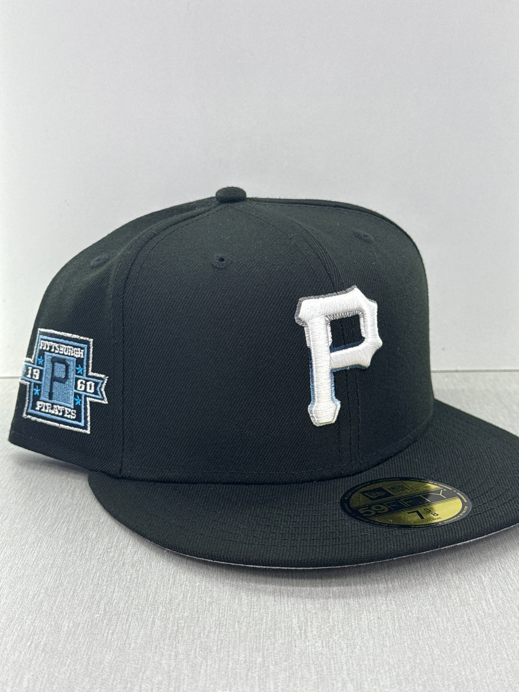 7 5/8 Pittsburgh pirates black and white and blue with side patch new era fitted hat