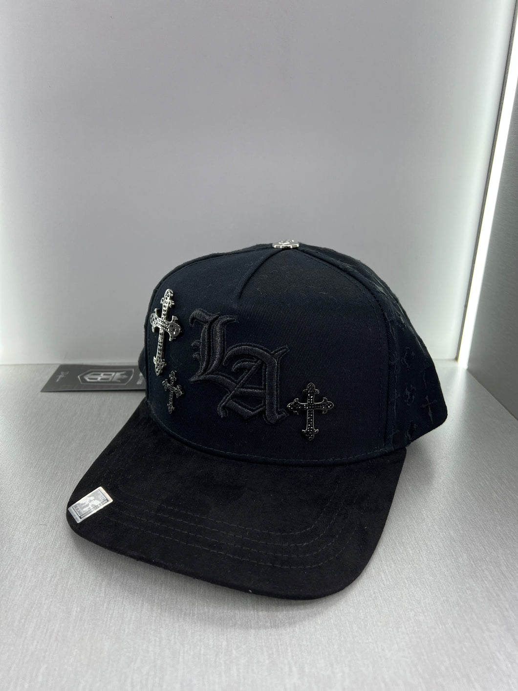 La cross all black snapback Bigg Boss