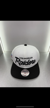 Load image into Gallery viewer, Los Angeles raiders Mitchell &amp; Ness SnapBack white black
