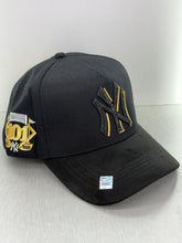 Load image into Gallery viewer, Yankees black and yellow SnapBack hat 🧢
