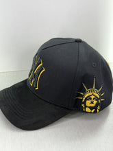 Load image into Gallery viewer, Yankees black and yellow SnapBack hat 🧢
