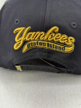 Load image into Gallery viewer, Yankees black and yellow SnapBack hat 🧢
