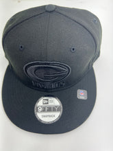 Load image into Gallery viewer, Greenbay Packers all black snapback hat
