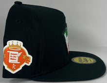 Load image into Gallery viewer, Sentado En Una Hielera Black Snap Back Brand New !!!
