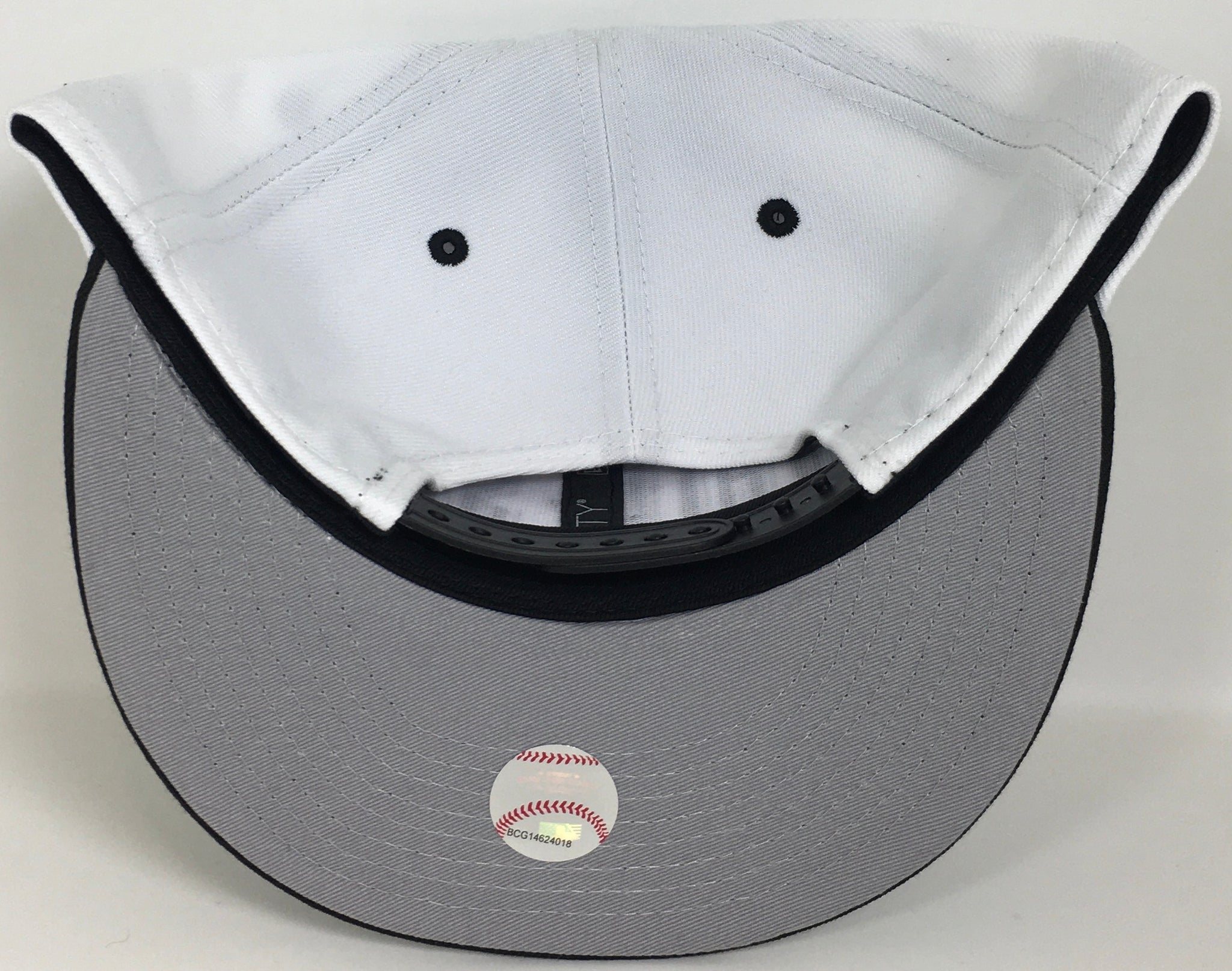 New Era MLB Chicago White Sox Pinstripe 9Fifty A-Frame Snapback New Era MLB Chicago White Sox Pinstripe 9Fifty A-Frame Snapback