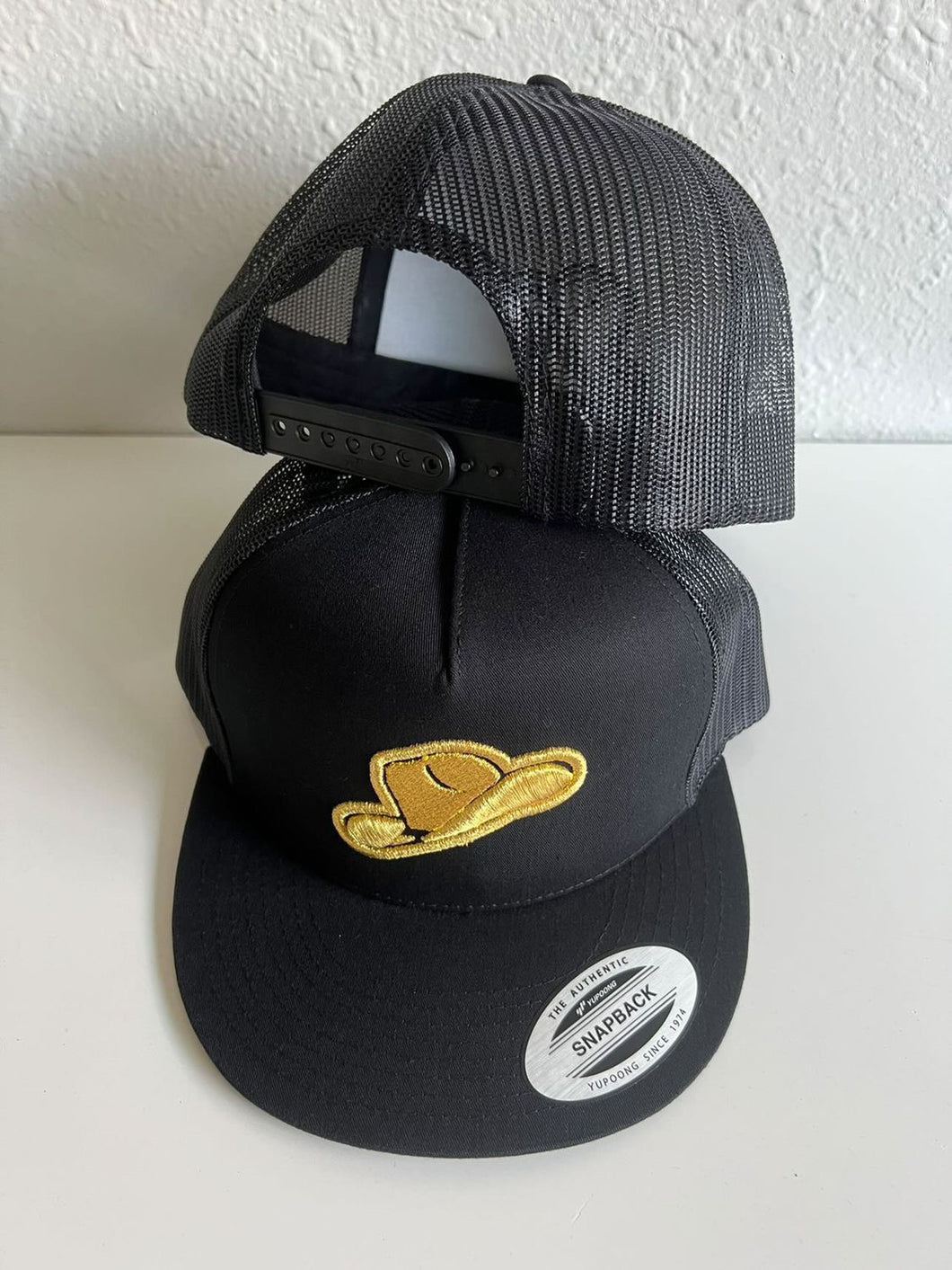 Sombrero Cow Boy Black/Gold Hat Snap Back Adjustable Trucker Style Brand New !!!