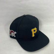 Load image into Gallery viewer, Pittsburgh Pirates 🏴‍☠️ Pro Standard Snapback Hat 🧢

