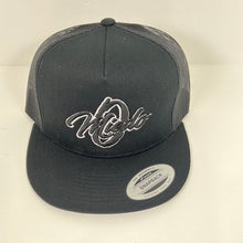 Load image into Gallery viewer, 0 Miedo trucker snapback hat
