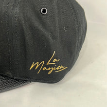 Load image into Gallery viewer, Gorra 🧢 de la Mayiza snapback hat 🧢 black gold
