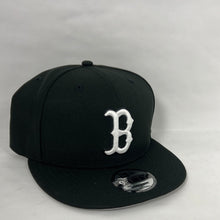 Load image into Gallery viewer, Boston Red Sox New Era Snapback Hat Black White Gray Bottom
