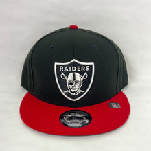 Load image into Gallery viewer, Raiders new era snapback hat black red
