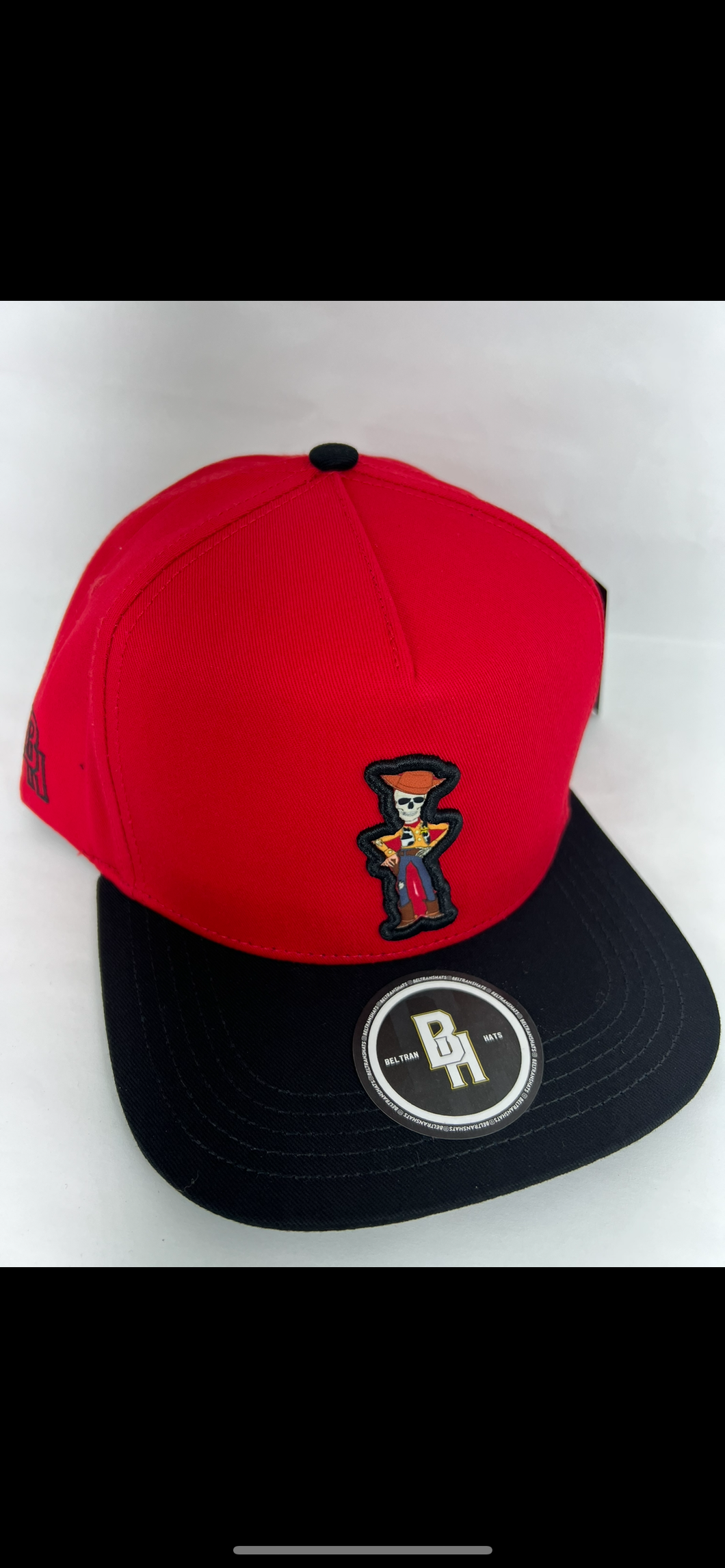 Woody red black