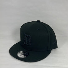 Load image into Gallery viewer, Detroit tigers new era snapback all black
