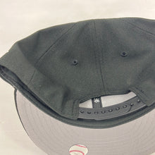 Load image into Gallery viewer, Boston Red Sox New Era Snapback Hat Black White Gray Bottom
